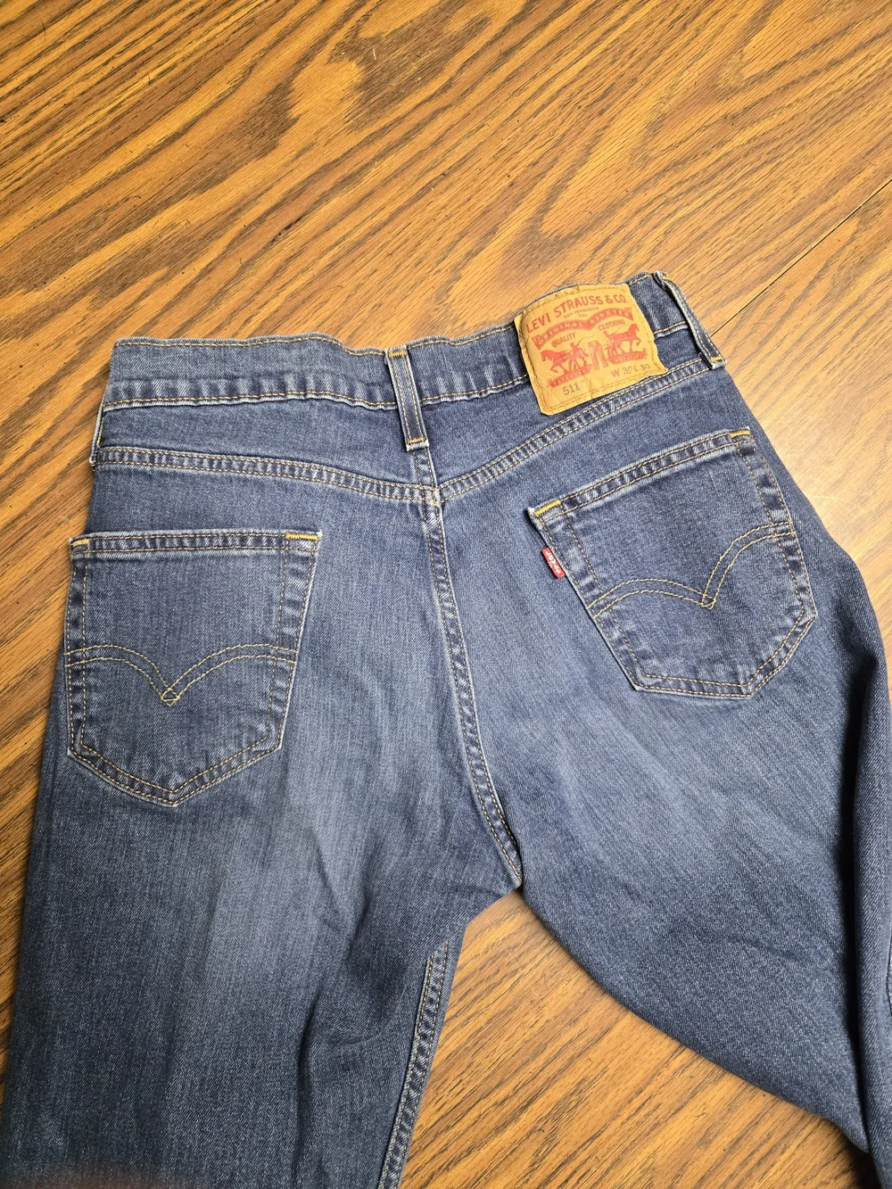 Men's Levi's Medium Blue Straight Leg Jeans.
